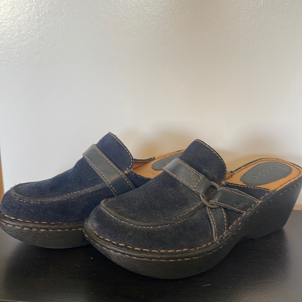 New BOC suede clogs. Perfect for fall or winter. Great color and style.